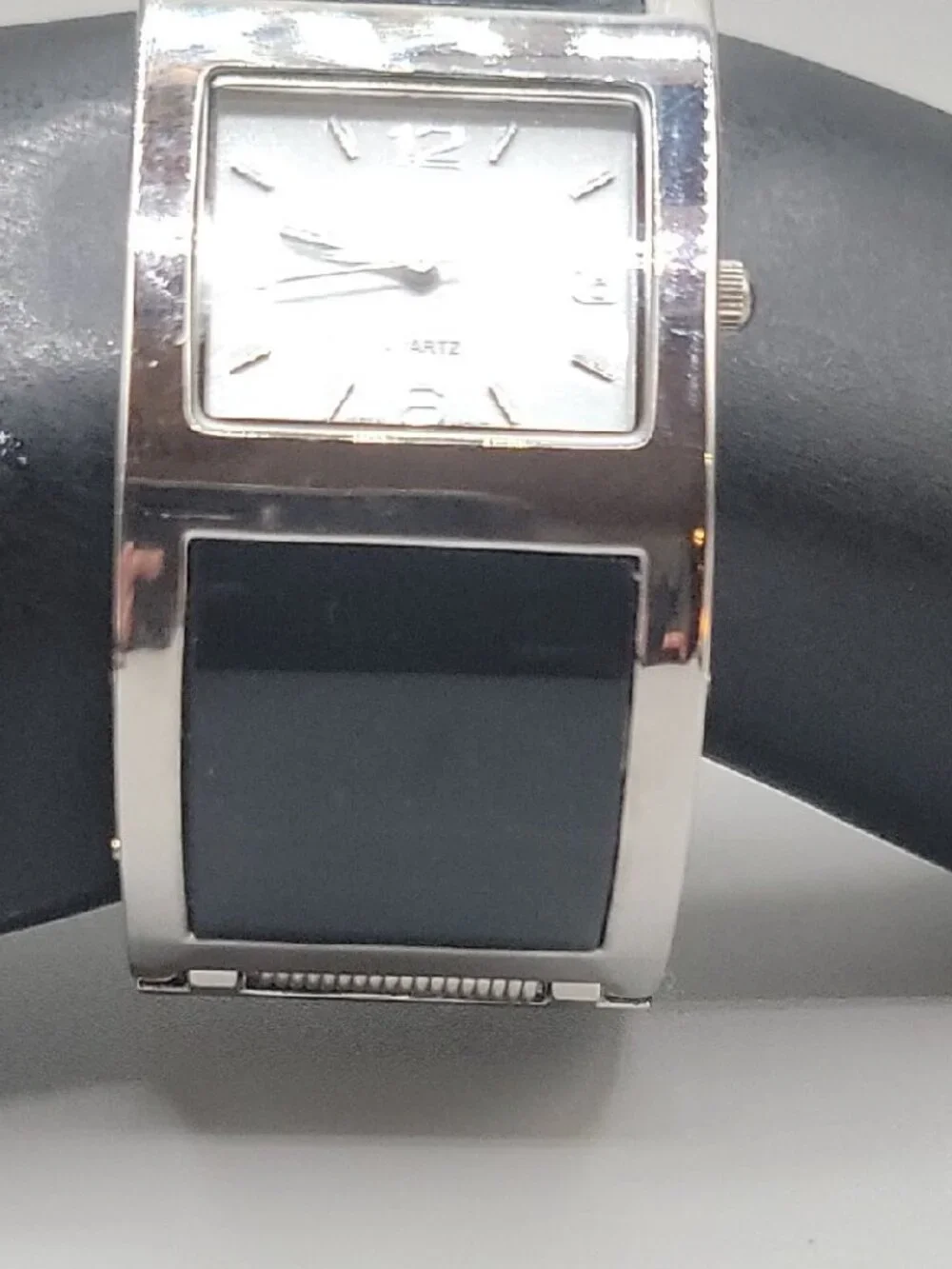 Vintage Ladies Fashion Quartz Watch Open Cuff Hinge Band Watch Fits Up To 8